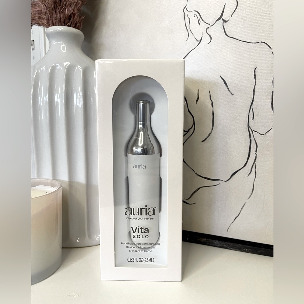 NWT Auria Vita Solo microdermabrasion tool